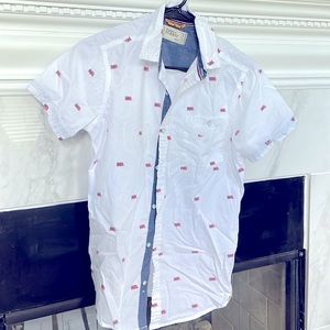 American flag short sleeve button down Sz small. EUC no stains rips or tears